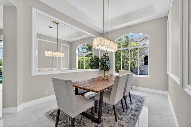 Building Photo - 6778 Oakmont Way