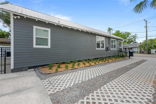 Building Photo - 2203 N Blvd