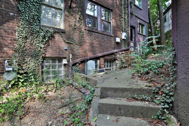 Building Photo - 2120 Iuka Ave