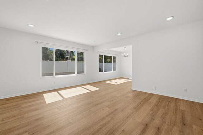 Building Photo - 5658 Slicers Cir