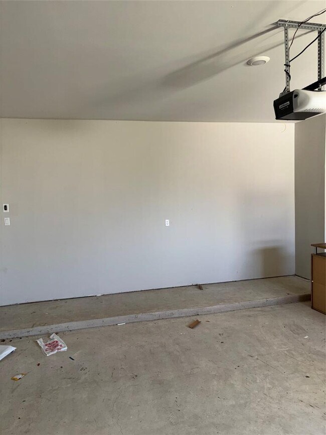 Building Photo - 301 Tarkus Path