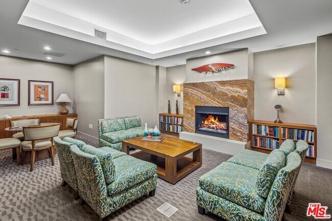 Building Photo - 13650 Marina Pointe Dr