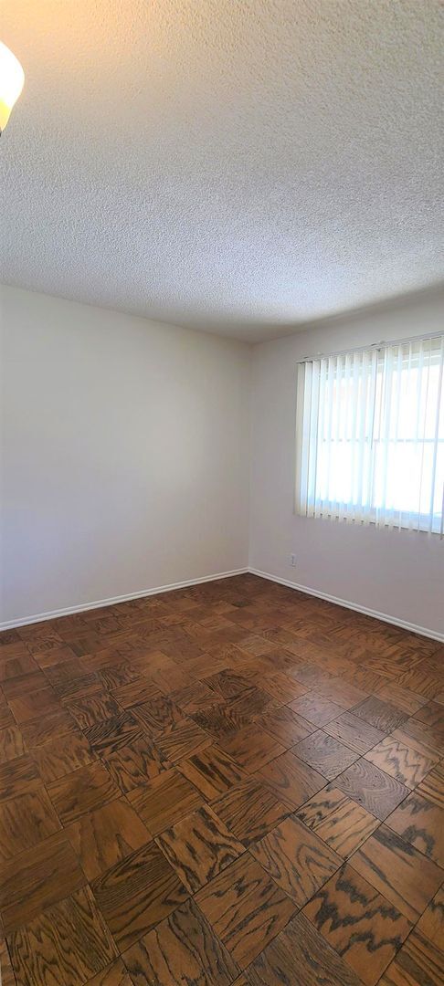 Building Photo - Single Family Home - 4 Bedrooms + 2 Baths....