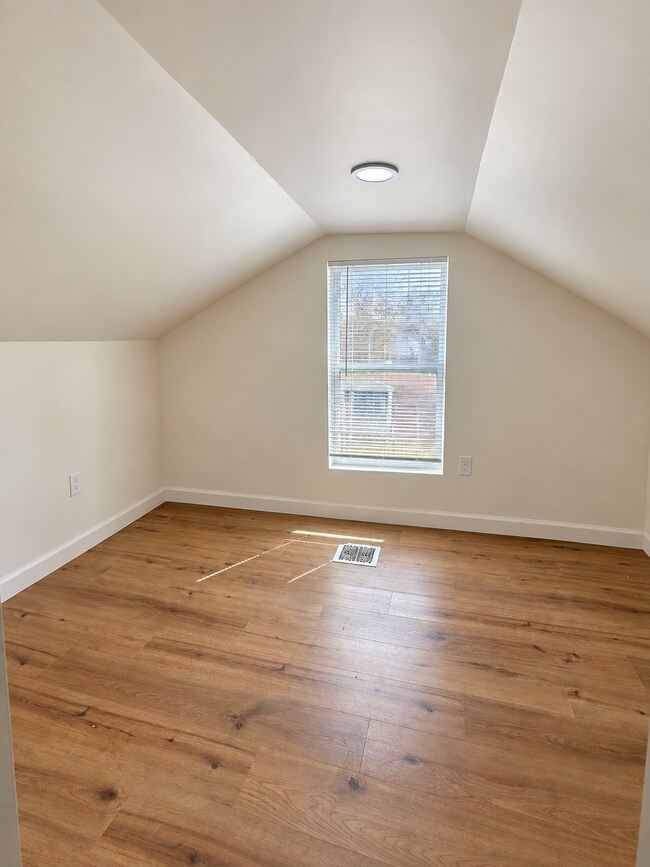 Building Photo - 8611 Vasel Ave