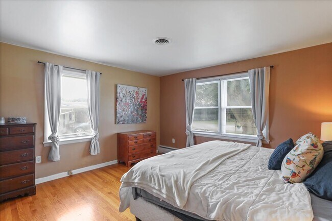 Building Photo - 13715 Dixie Dr