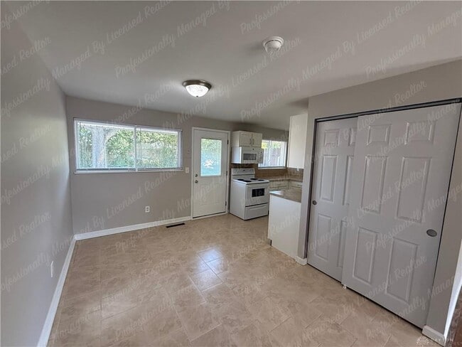 Building Photo - 5678 Tomberg St