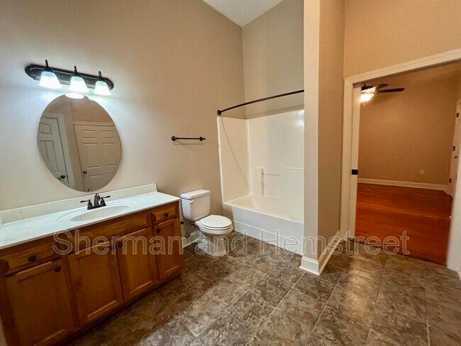 Building Photo - 1204 Broad St