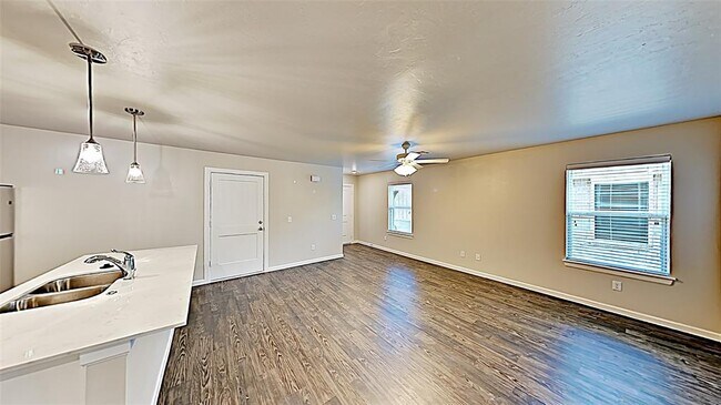 Building Photo - 4923 Avion Ct