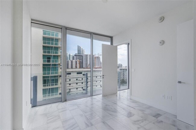 Building Photo - 700 NE 26th Terrace