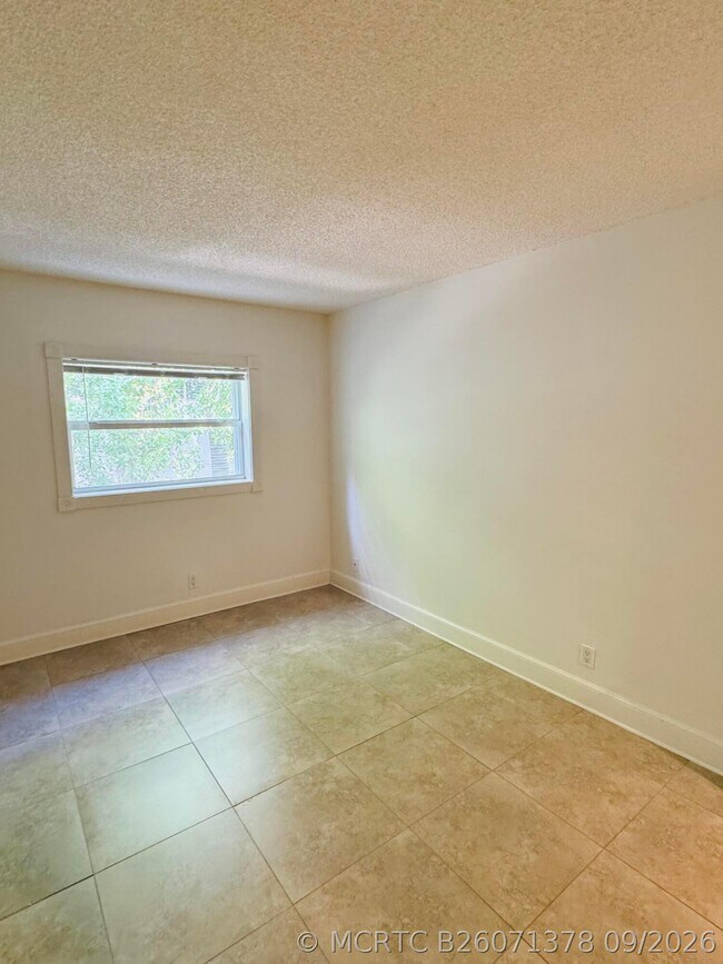 Building Photo - 1527 S Flagler Dr