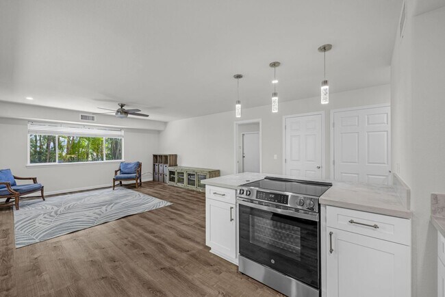 Building Photo - Newly Renovated Furnished 3BR/1BA Downstairs Unit with Pool Access in South Kihei