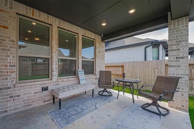 Building Photo - 4910 Tan Briar Dr