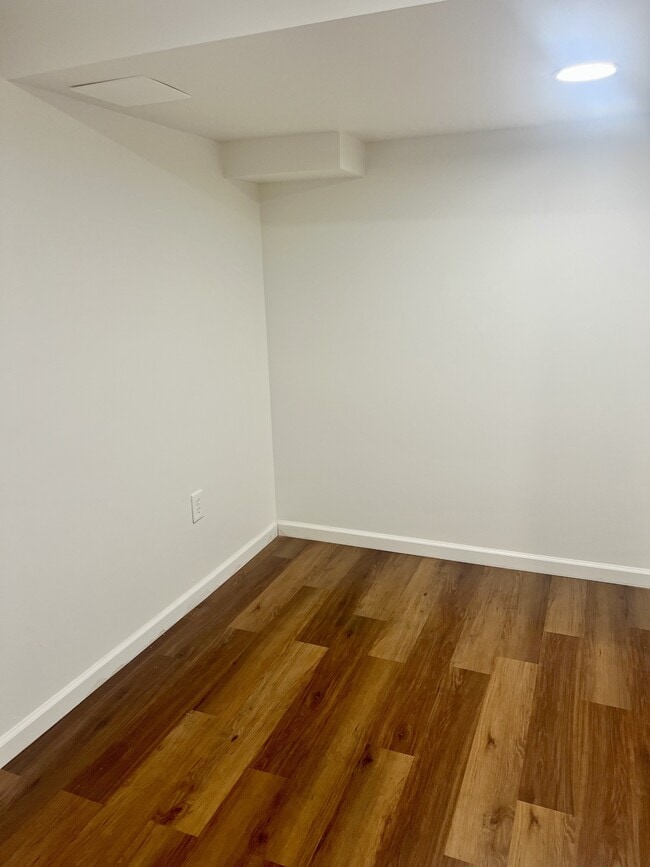 Building Photo - 3012 Oxon Run Ct