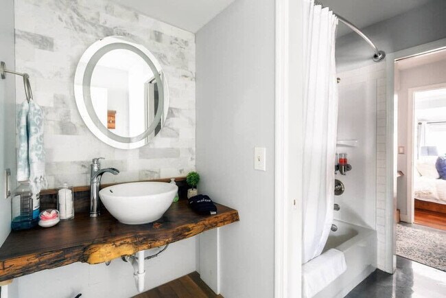 Building Photo - 125 Lea Ave