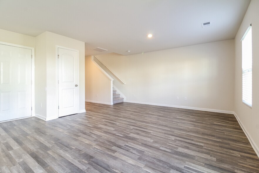 Building Photo - 204 Rawlings Hide Ln