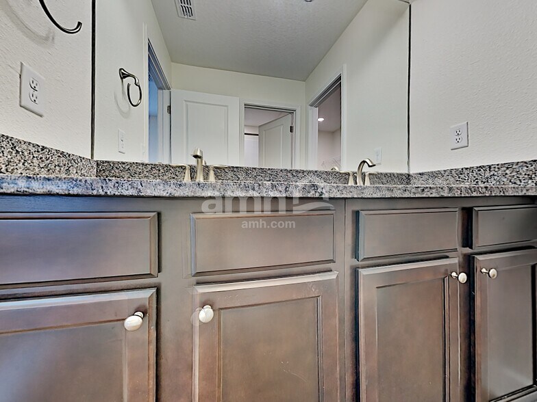 Building Photo - 8674 Highfield Ave