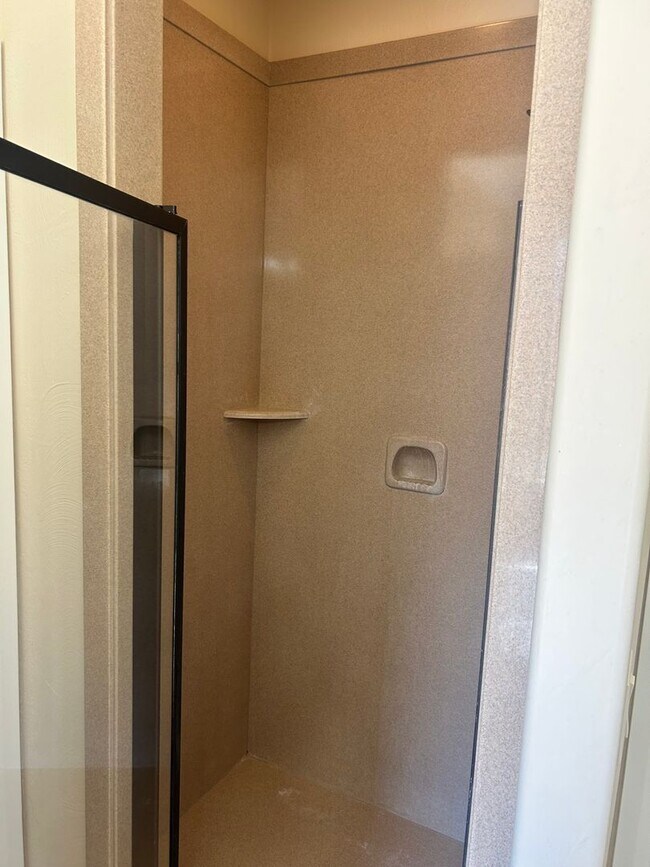 Building Photo - La Verkin Charm!