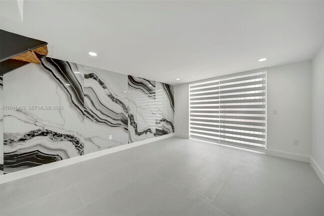 Building Photo - 1083 W 38th St