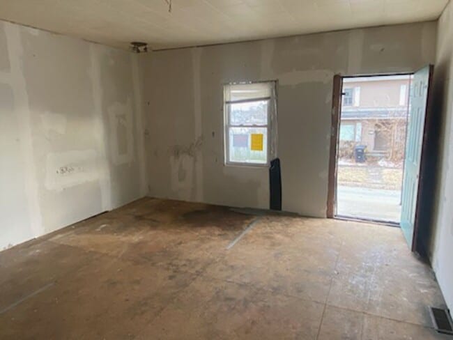 Building Photo - Now Available!! Fixer Upper! - $390 Month / $500 Down