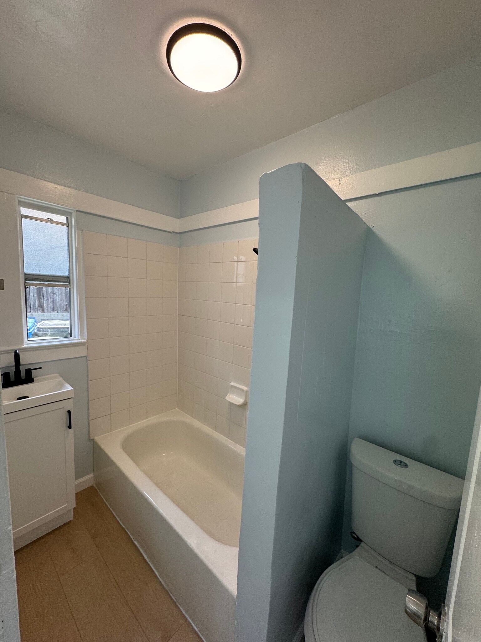 Building Photo - 637 W Avenue 28