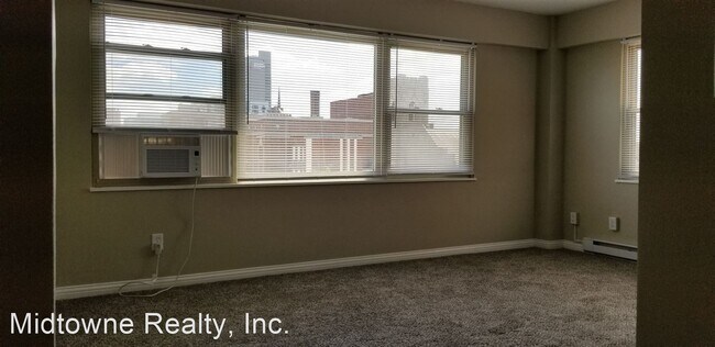 Building Photo - 530 W Berry St