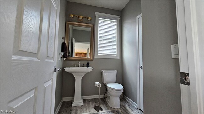 Building Photo - 9337 Ellis Way