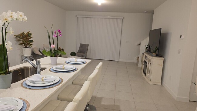 Building Photo - 512 Rivergrass St