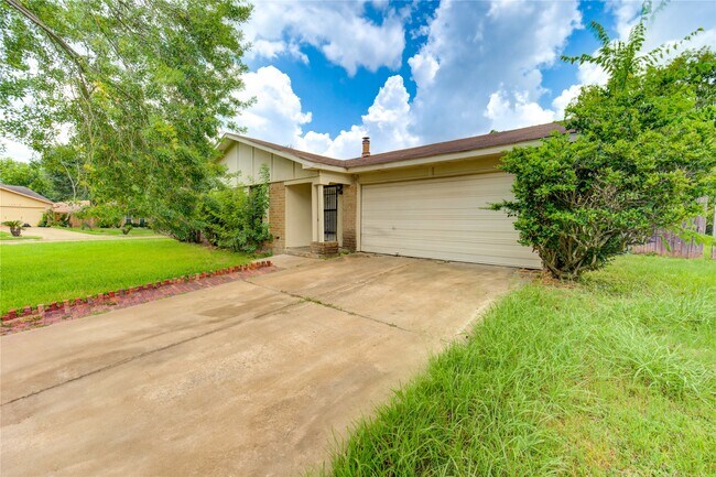 Building Photo - 15515 Mira Monte Dr