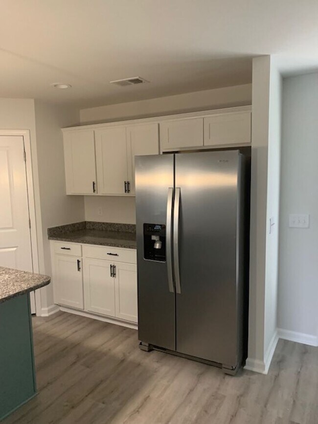 Building Photo - 7114 Luna Mae Ct