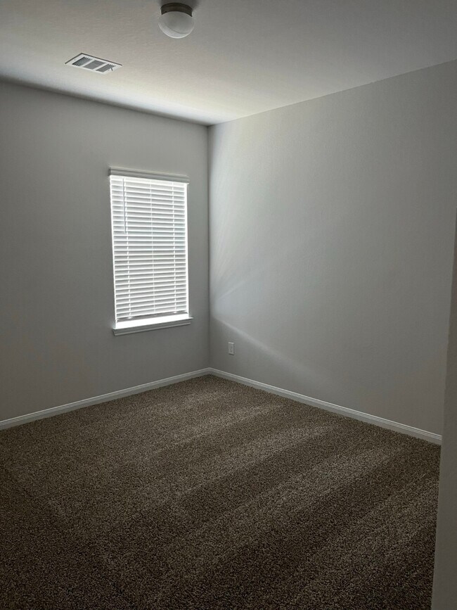 Building Photo - 3911 Faletti Dr