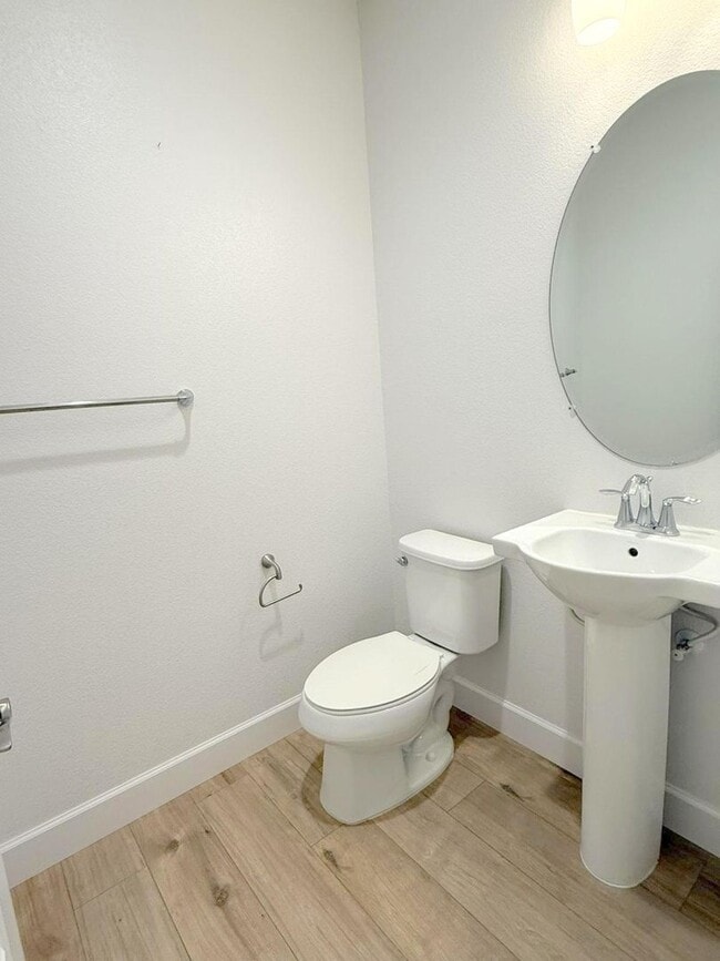 Building Photo - Modern & Luxurious Ryan Terrace Townhouse ...