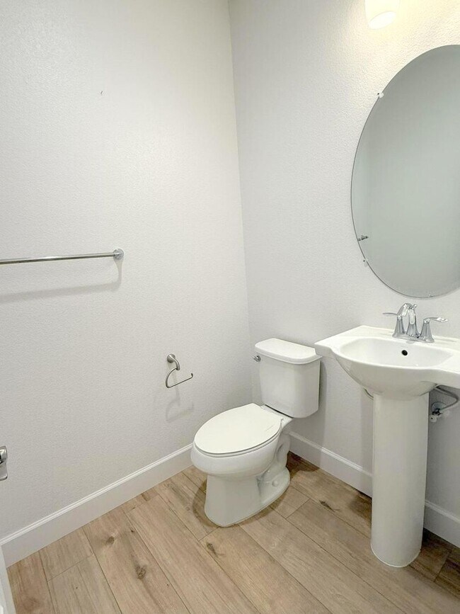 Building Photo - NEW PRICE ! Modern & Luxurious Ryan Terrac...