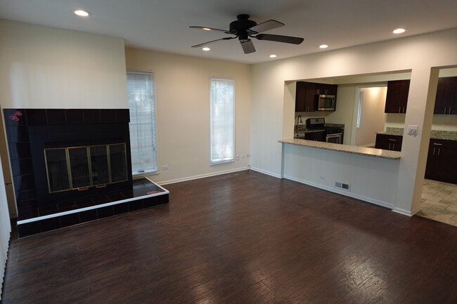 Building Photo - 419 Greenleaf Ave