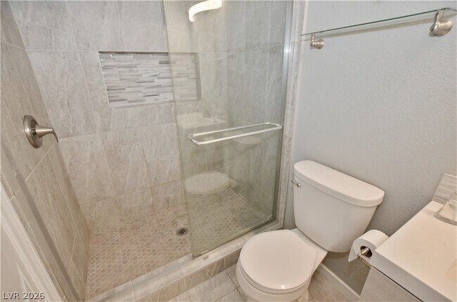 Building Photo - 747 Canyon Crest Dr
