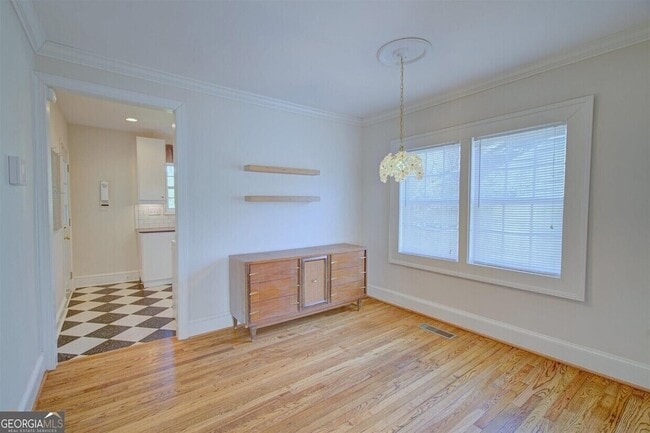 Building Photo - 654 Schuyler Ave SE