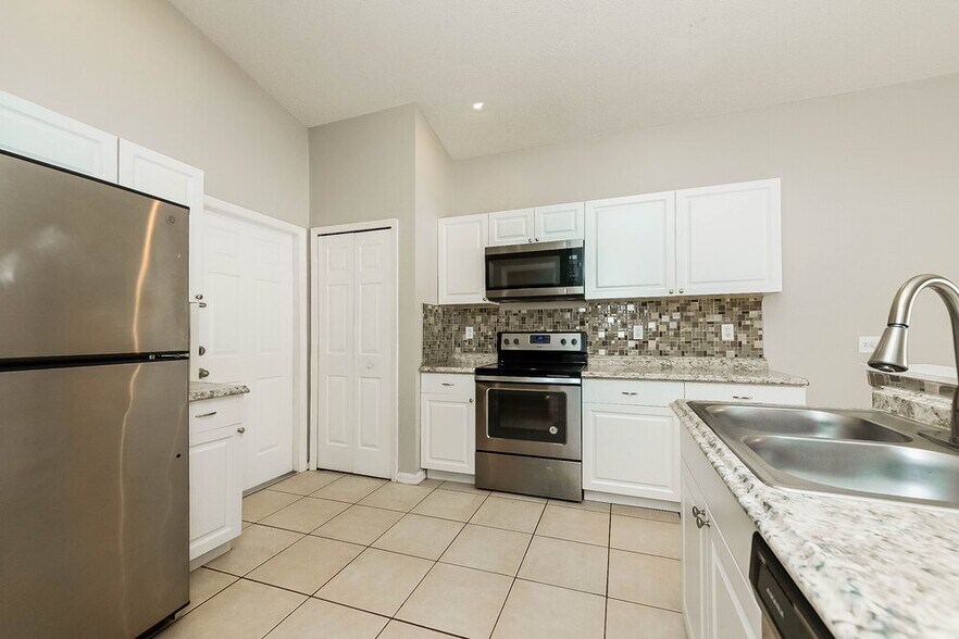 Building Photo - 4607 9th Ave E