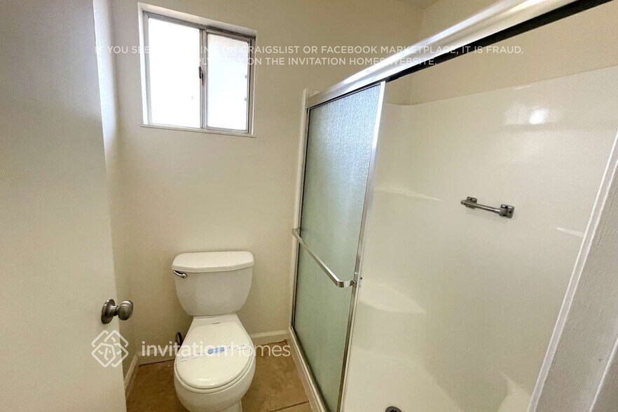 Building Photo - 560 E Wigeon Way