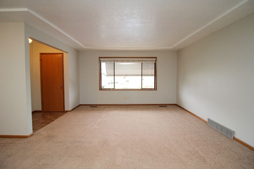 Building Photo - 230-230 SE 52nd Ave