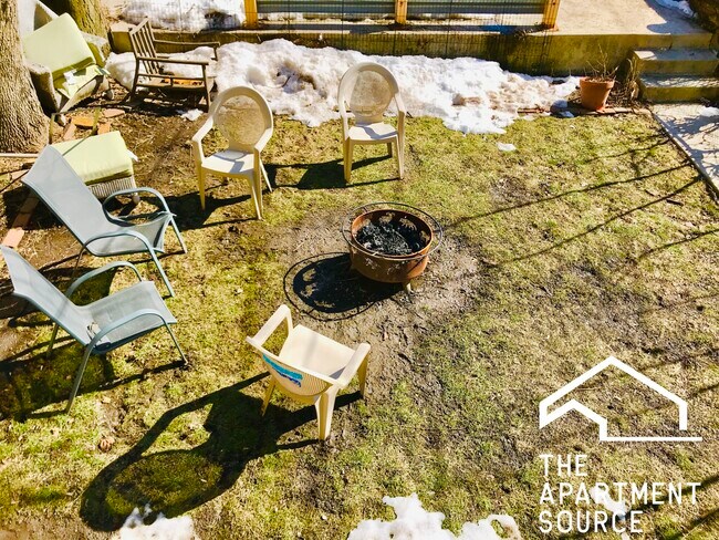 Building Photo - 2223 N Sawyer Ave