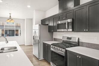 Building Photo - 7163 NW Eleanor Ave