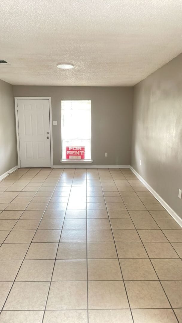 Building Photo - 2BR 1 Bath in Central.