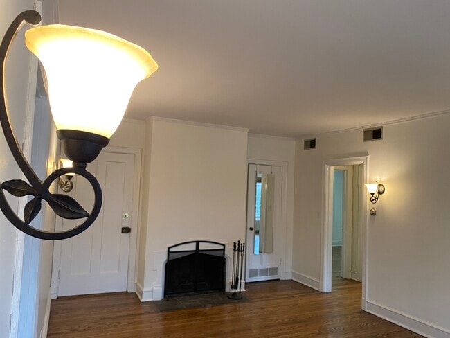 Building Photo - 551 Hill Terrace