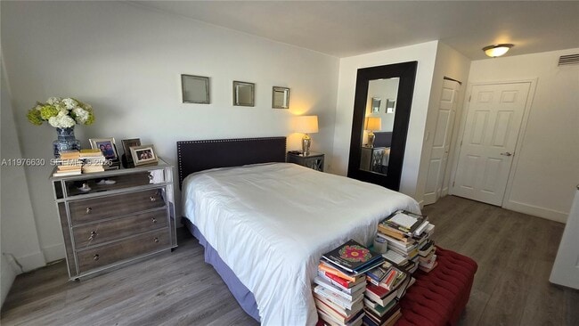 Building Photo - 1301 NE Miami Gardens Dr