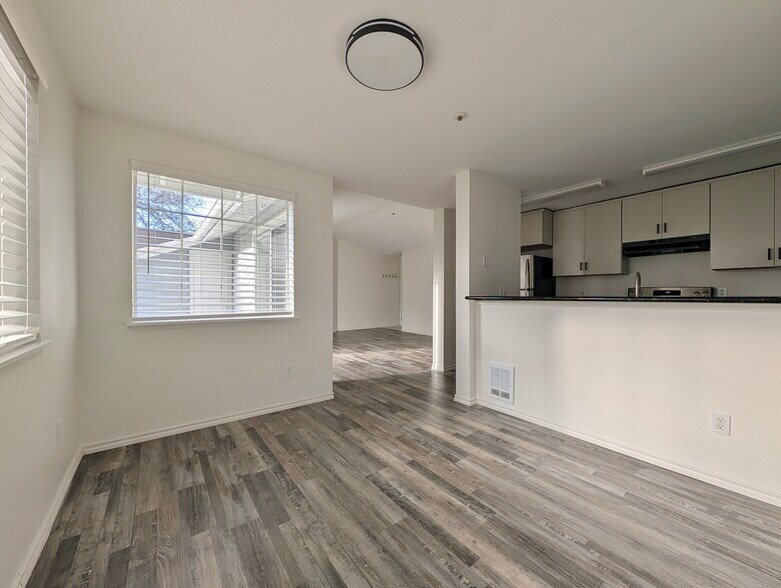 Building Photo - 7453 Newcastle Golf Club Rd