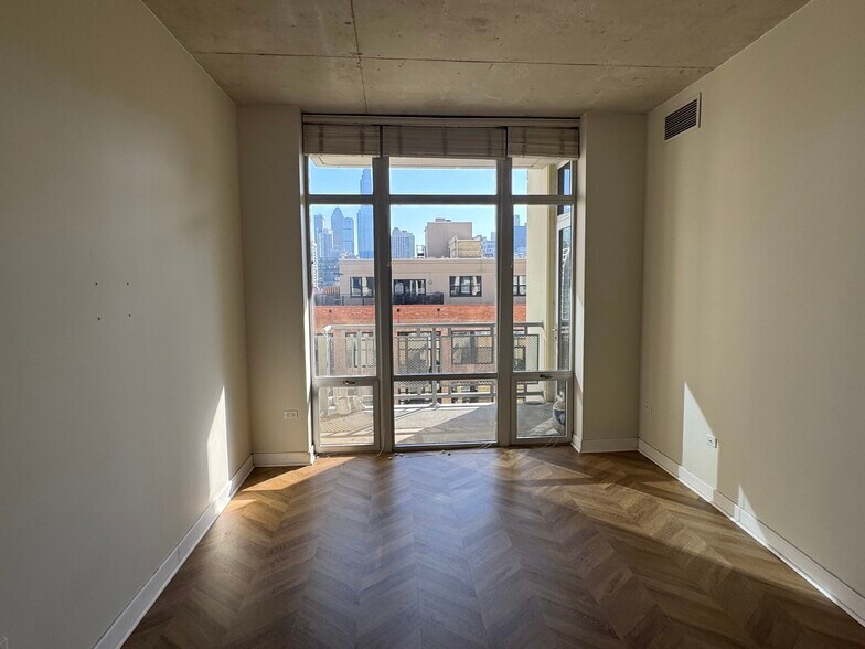 Building Photo - 720 N Larrabee St