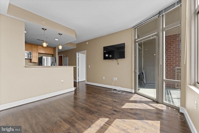 Building Photo - 3600 S Glebe Rd