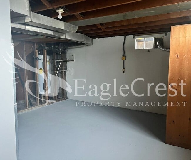 Building Photo - Charming 3 Bedroom, 1 Bath House with Fenc...