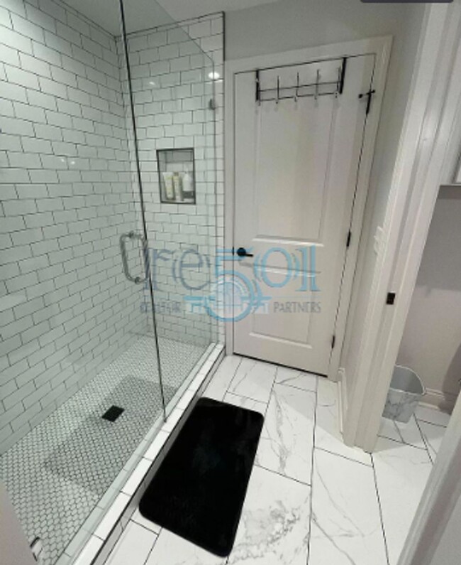Building Photo - 2 BR 2 BA Luxury Condominium