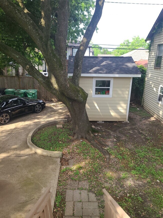 Building Photo - 1434 Lawson St