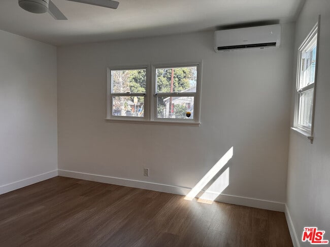 Building Photo - 1160 N Fries Ave